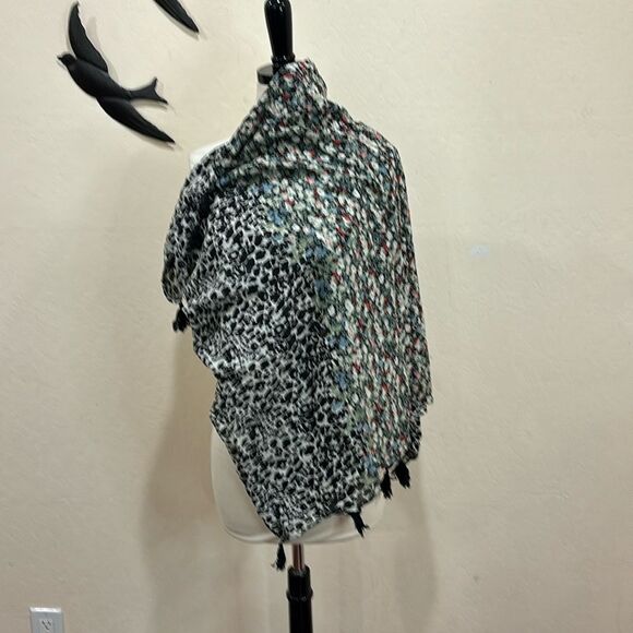 Urban Outfitters Pins & Needles 100% Cotton Tassel Fringe Infinity Scarf / Swim - Picture 3 of 6